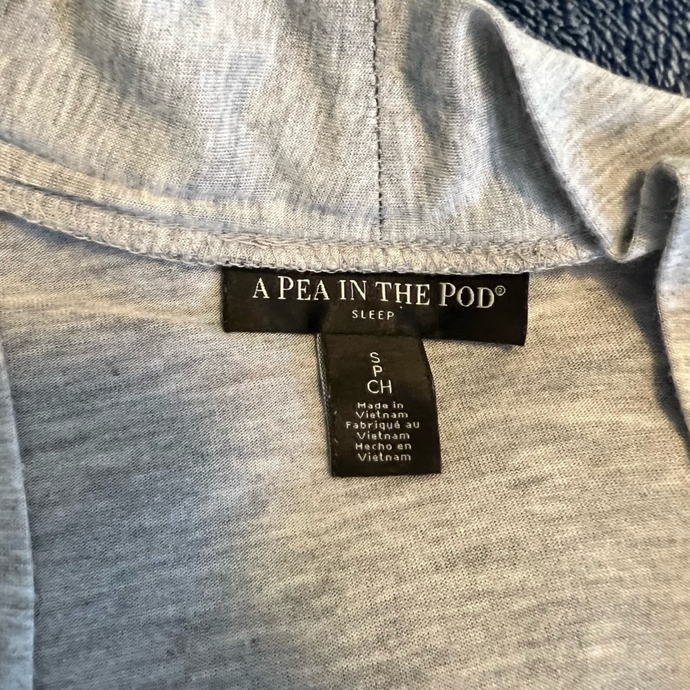 A Pea in the Pod Light Gray Nursing Sleepwear